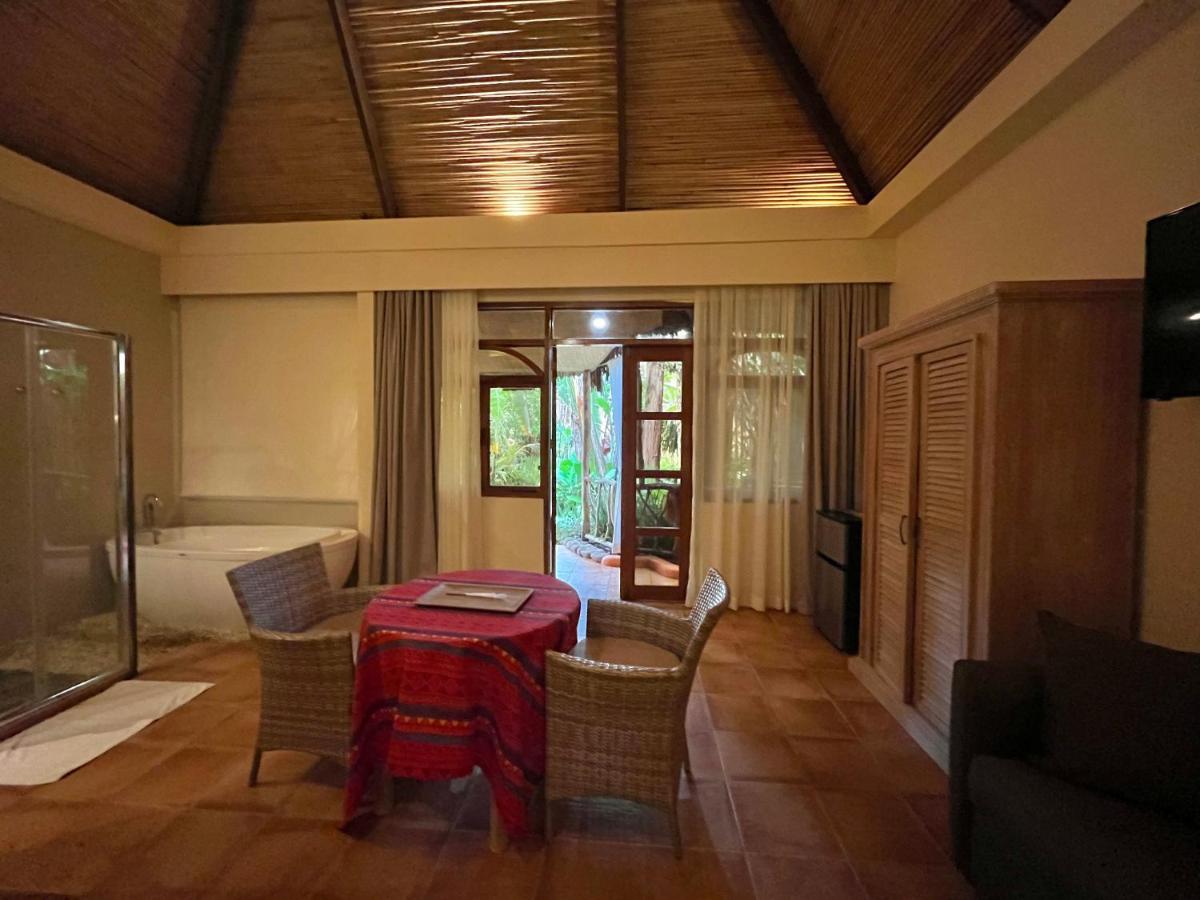 Coco Grove Beach Resort, Siquijor Island Екстер'єр фото A room at the resort