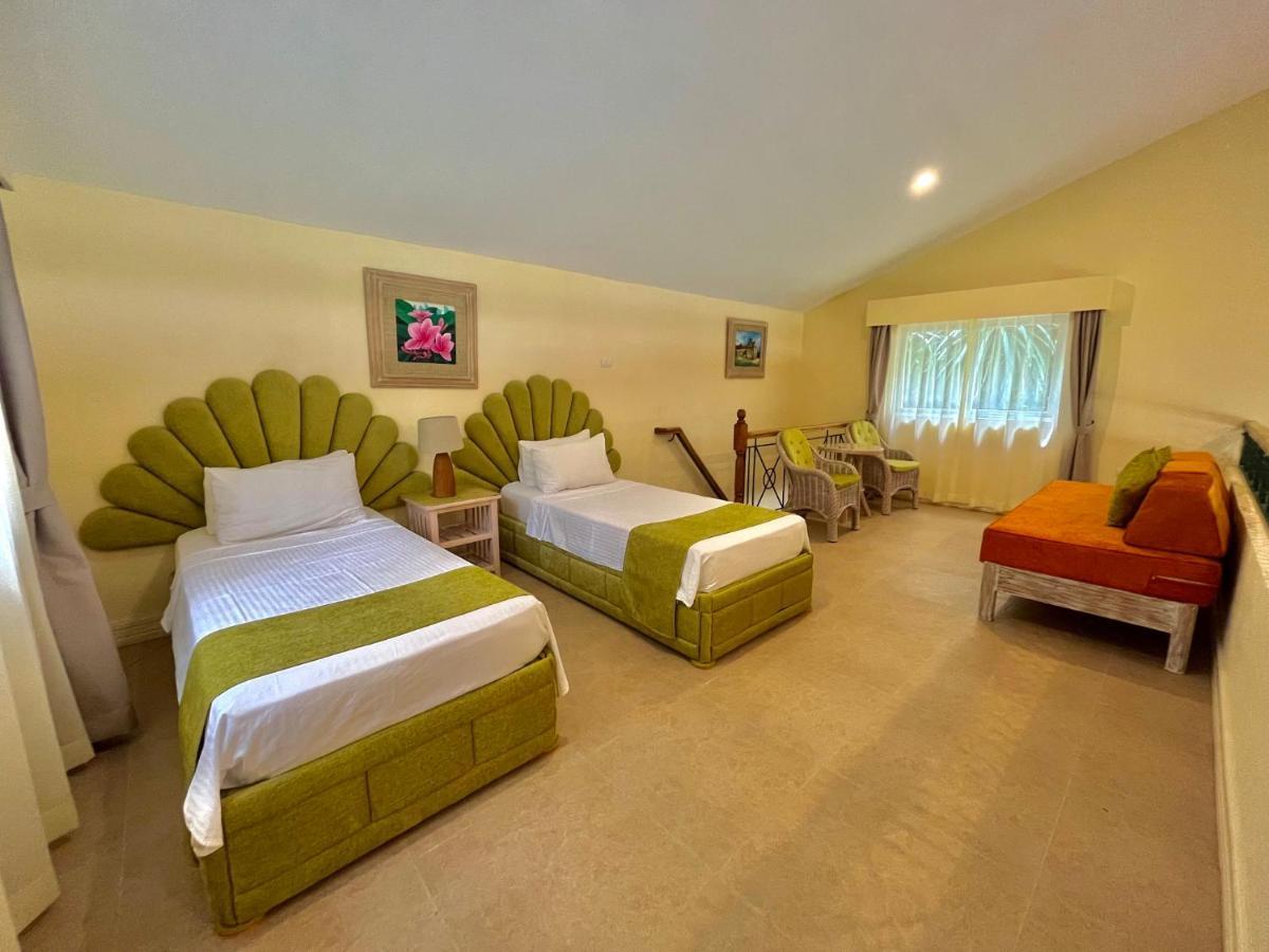Coco Grove Beach Resort, Siquijor Island Екстер'єр фото A room at the hotel