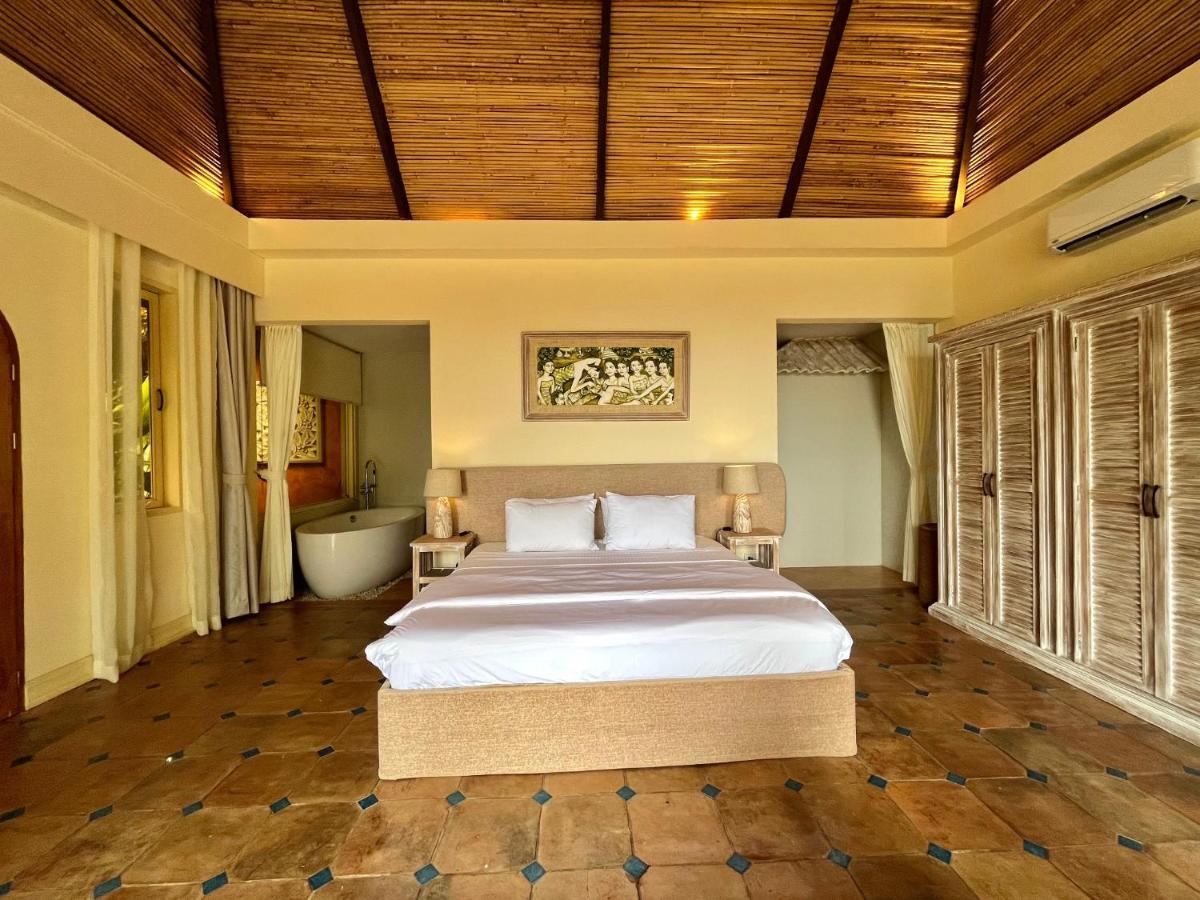 Coco Grove Beach Resort, Siquijor Island Екстер'єр фото A bedroom at the resort