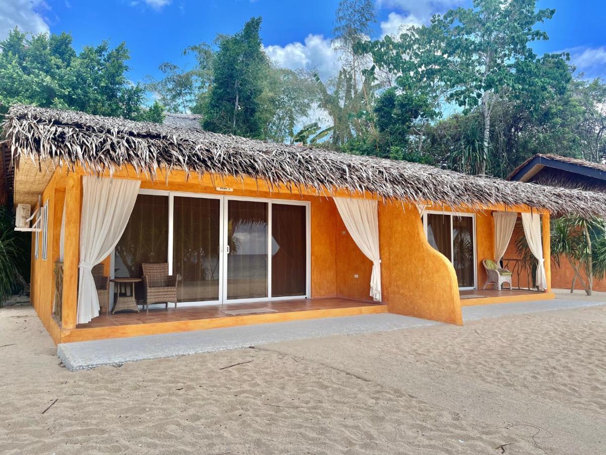 Coco Grove Beach Resort, Siquijor Island Екстер'єр фото The resort's beachfront bungalows