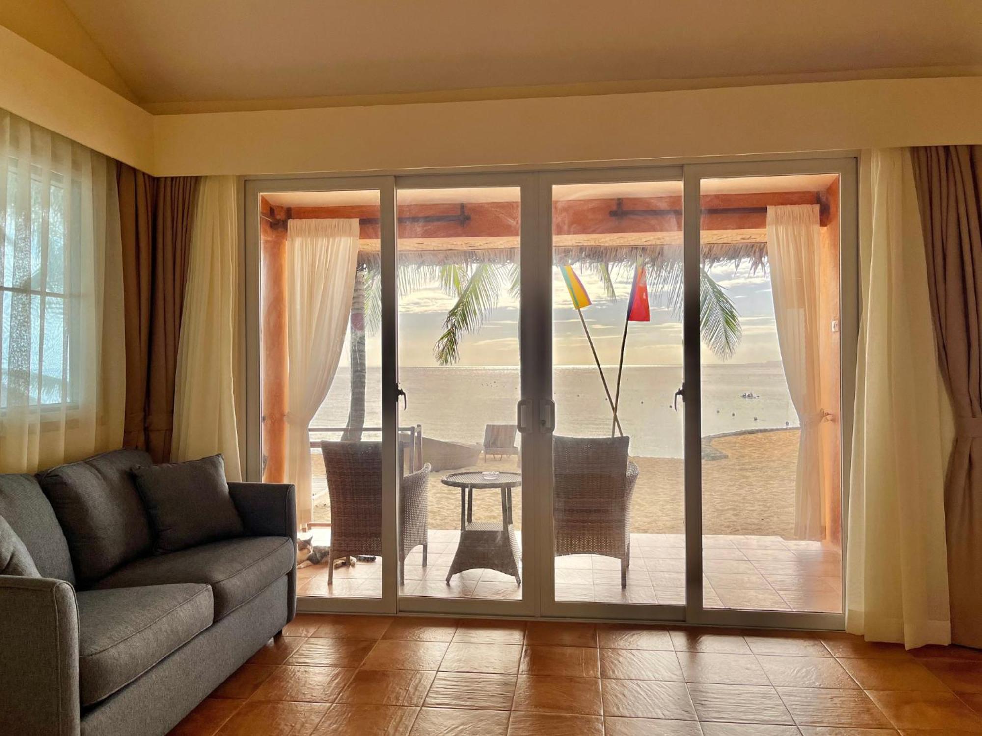 Coco Grove Beach Resort, Siquijor Island Екстер'єр фото A room at the resort