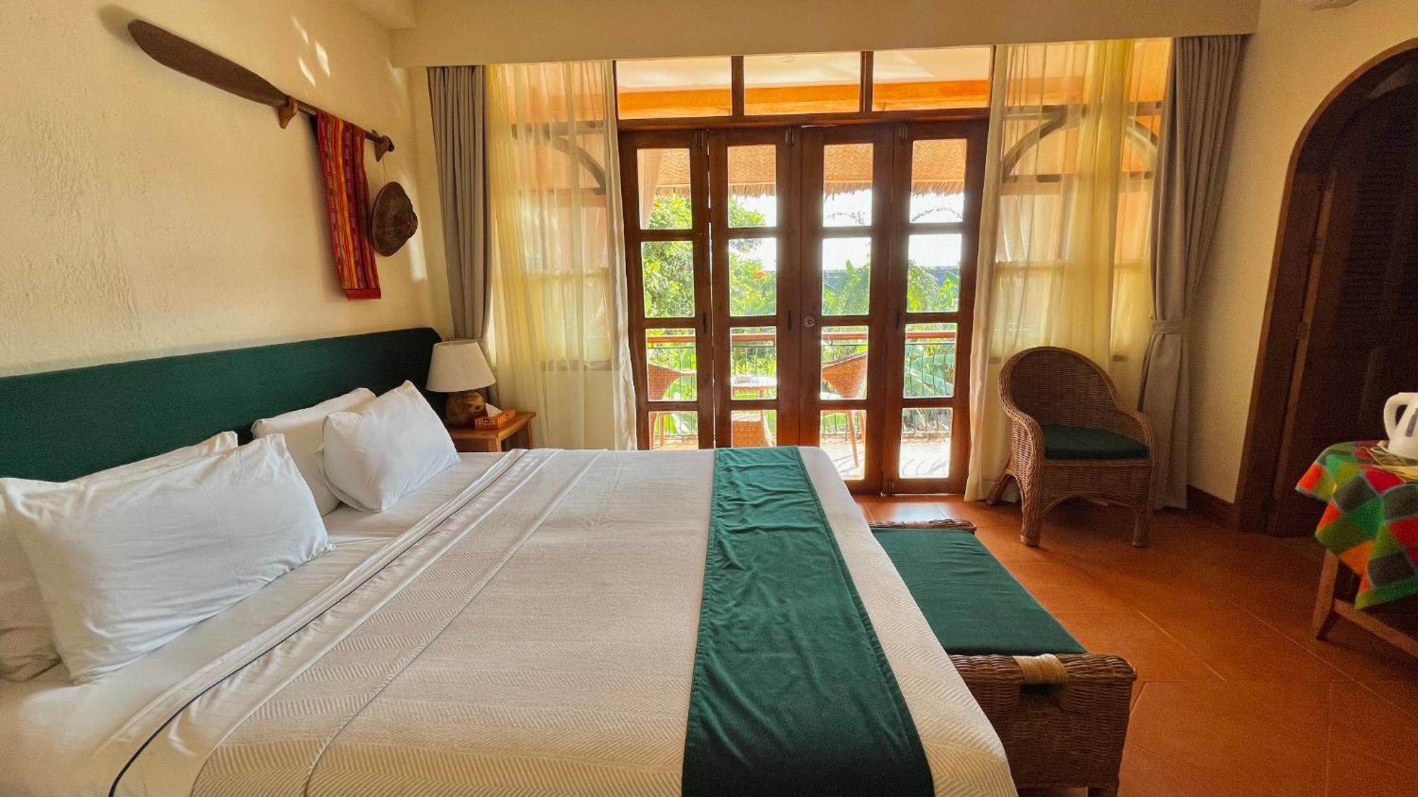 Coco Grove Beach Resort, Siquijor Island Номер фото A room at the hotel